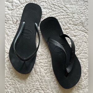 Havaianas Flip Flops. Black. Size 41-42